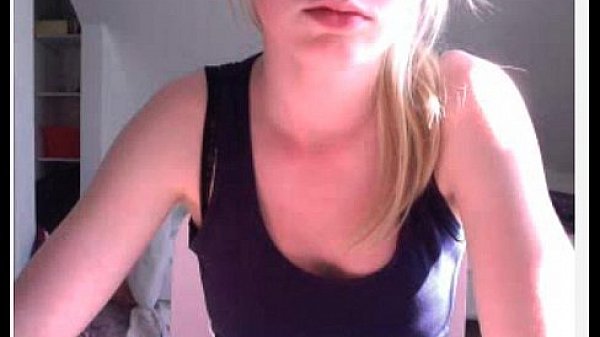 Nonton Hot Blonde Show Tits On Cam thumbnail