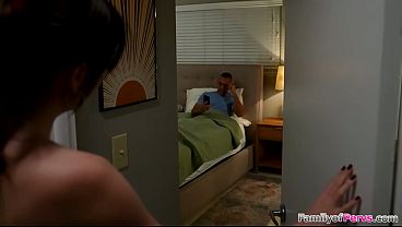 Nonton Stepdaughter Lana Smalls Knows Exactly How To Bond Better With Her Stepdad.the Petite Brunette Drops Her Towel And Lets Him Fuck Her With His Big Cock thumbnail