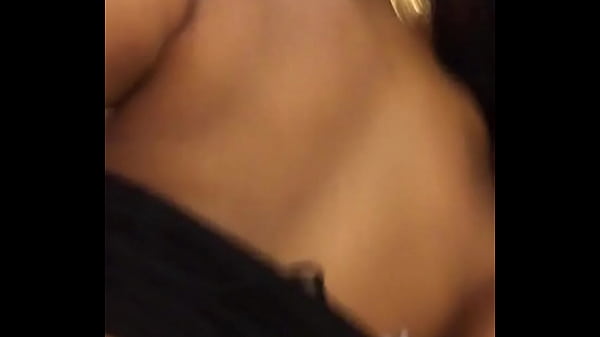 Im feeling the pussy