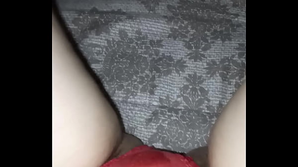 Starnutisce E Si Bagna Gli Slip thumbnail