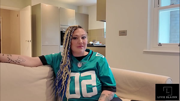 Nonton Live With Livie thumbnail