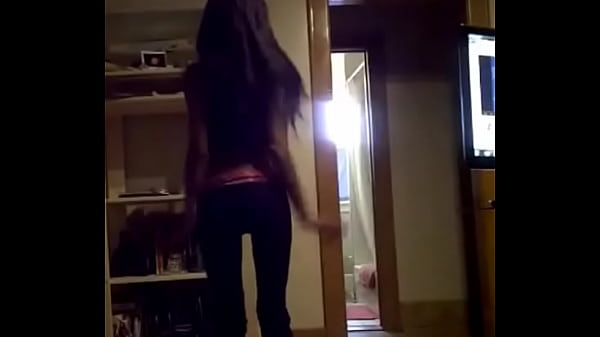 slut dance here ass off 