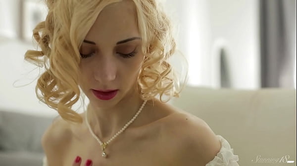 Blonde angel ana lee likes it soft during her finger painting time