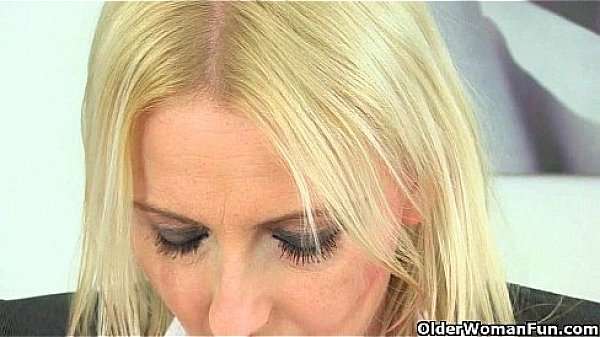 Nonton British Milfs Tracey Lain And Scarlet Need Getting Off thumbnail