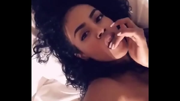 Nonton She Masturbates To Perfection thumbnail