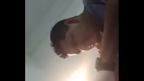 doctor revisa culo de putito real spy cam