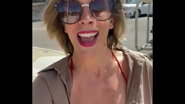 Nonton New Vid&eacute;o 43m. La Toute Nouvelle Fk2 Part Se Faire Bronzer Les Seins, La Chatte... thumbnail