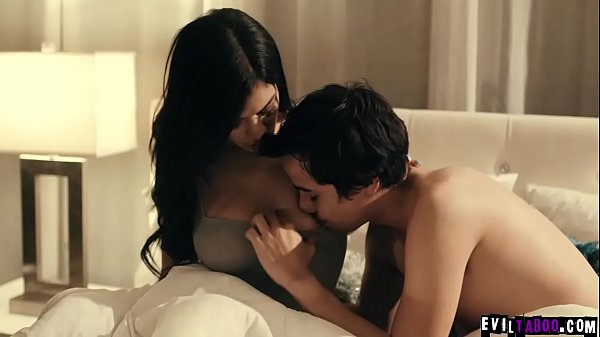 Twisted Fucks With Stepsis Bestfriend thumbnail