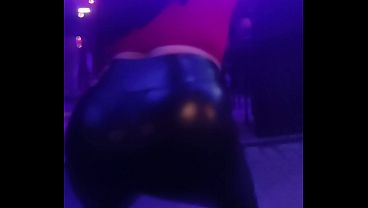 Casada fazendo sucesso na festa 
