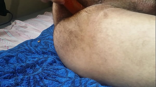 Na Falta De Uma Rola Me Divirto A Cenoura thumbnail