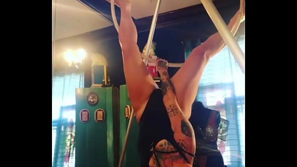 Nonton Blonde Milf Doing Some Sexy Acrobatics thumbnail
