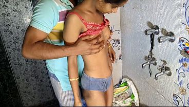 Nonton Desi Bhabhi&rsquo;s Shower Sex Turns Brutal With Devar thumbnail