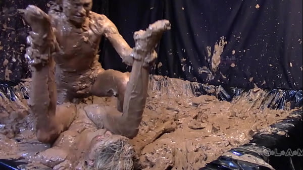 Nonton Nude Mud Wrasslin Compilation thumbnail