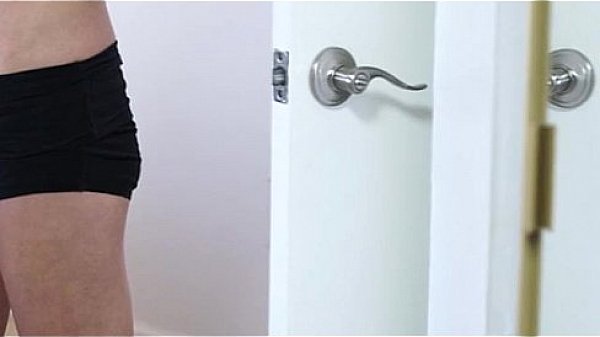 Nonton Awkward Moment (shows With Them On Slutcums.com) thumbnail
