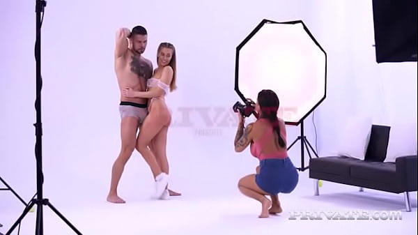 Nonton Chloe Lamour And Eveline Dellai, Photographer And Model Share A Stud thumbnail