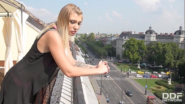 Double cumshot for blonde babe Vyvan Hill after dual dick sucking marathon on balcony 