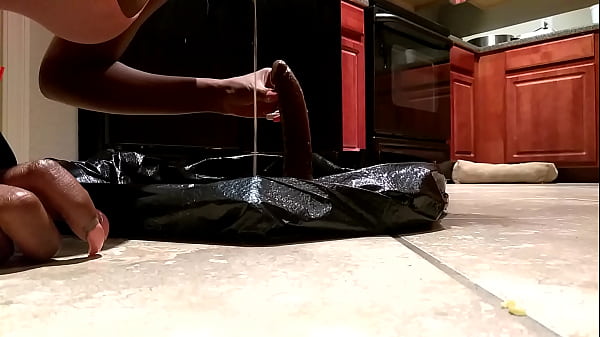 Nonton Sexy Ebony Slut Throwing Up Food On Dildo thumbnail