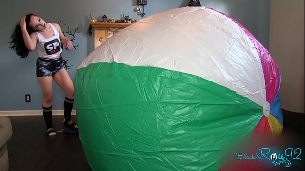 Nonton Mega Beach Ball Inflation Inflatable Fetish Non Pop Super Big Beach Ball Inflating thumbnail