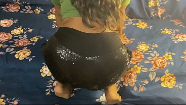 Nonton Tamil Se Aayi Sauteli Bahen Ko Choda Badi Moti Gaand Dikha Rahi Thi, Hindi Voice thumbnail