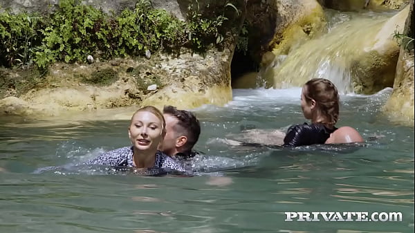 Nonton Mountain Orgy With Stacy Crystal And Kate Quinn thumbnail