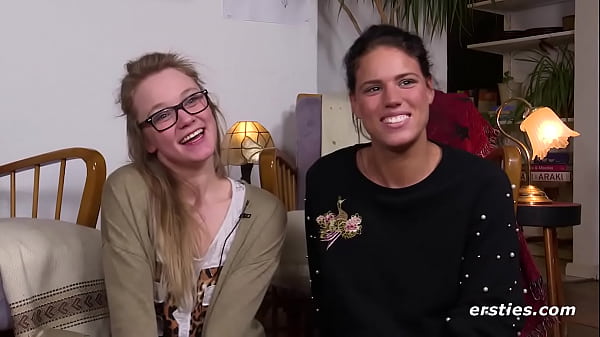 Nonton Lesbian Babes Enjoy Intimate Fun thumbnail