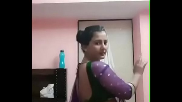 Nonton Busty Pooja Bhabhi Seductive Dance thumbnail