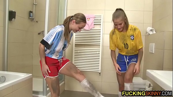 Really Pretty Chicks In A Threesome thumbnail