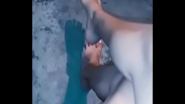 Colocando Cremita en mis pies como me lo pidieron Chicos