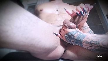 Punheta Close-up M&atilde;os Tatuadas 4x Gozadas E Massagem Nas Bolas thumbnail