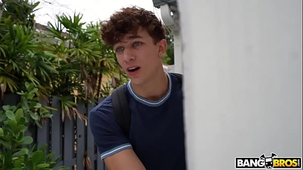 Nonton Cumming In Her Backyard thumbnail