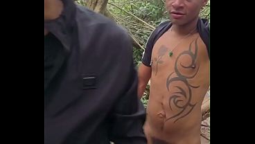 ENCONTREI UNS CARA NO MATO E TREPEI E FIZ UM TROCATROCA GOSTOSO PRA PORRA