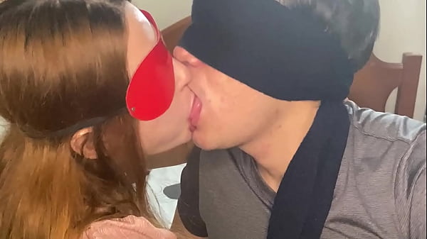 En Clases De Besos Con Mi Hermanastra Candente thumbnail