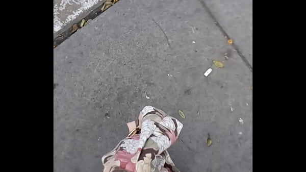 Valeria mostrando sus bellos pies