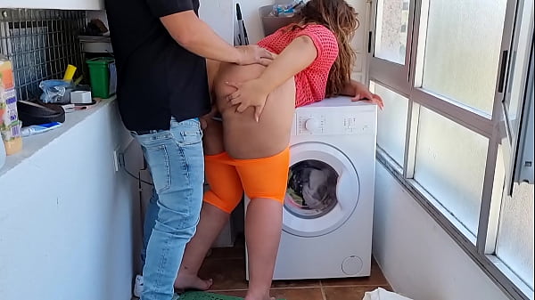 Latina Con Enorme Culo Folla Con Su Hijastro Mientras Su Padre No Est&aacute; En Casa thumbnail
