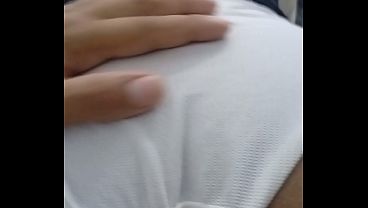 La encontr&eacute_ sola en el ba&ntilde_o video thumbnail