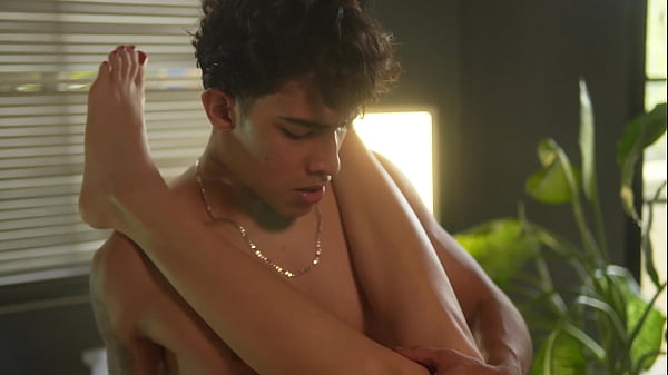 Stepsister With Big Tits Looks For An Excuse To Sleep With Me And Lets Me Jerk Off On Her Tits thumbnail