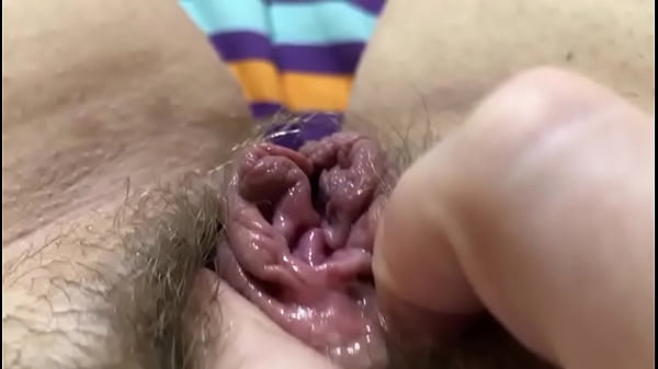 Safada brasileira se masturbando bem gostoso e enviou pelo zap 