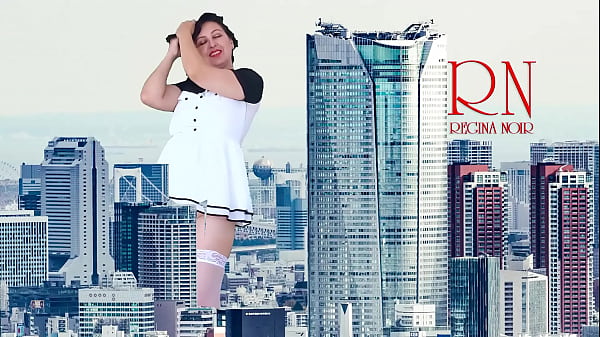 Wow! A Giant Lady Without Panties Walks Around The City. She's As Tall As King Kong! Amazing Show Of A Giantess! 3 thumbnail