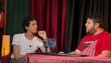 Twink contando tudo no talk show