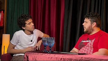 Twink contando tudo no talk show