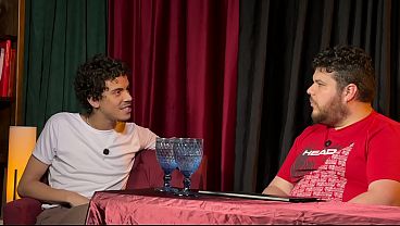 Twink contando tudo no talk show