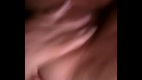 Hermosa Chica Dandose Dedo thumbnail