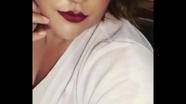 Angelica gabriela dando una peque&ntilde;a pero deliciosa mamadita 