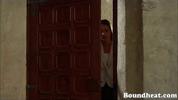 Nonton Foot Worshipping Slave Pleasures Her Masters Feet And Toes thumbnail