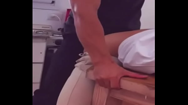 El Plomero Me Folla Por Propina Extra Arregla Mi Tuber&iacute;a Y La Ca&ntilde;eria De Mi Culo thumbnail