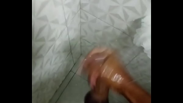 Novinho Gozando Duas Vezes No Banho thumbnail