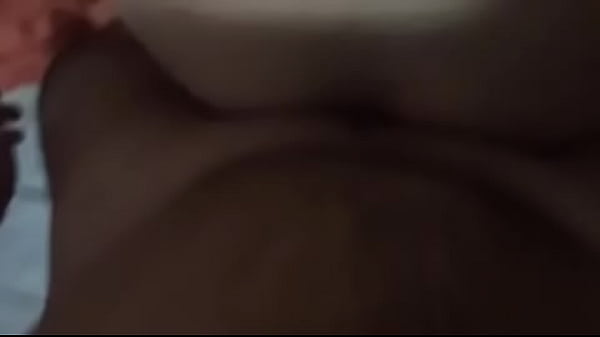 Coroa casado me comendo sem camisinha na cama da esposa