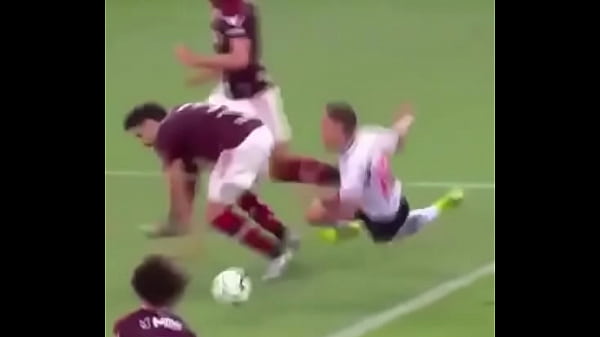 Novinho acabando com a ra&ccedila de duas