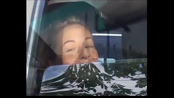 Nonton Hot Girl Fucks 2 Guys In A Limo thumbnail