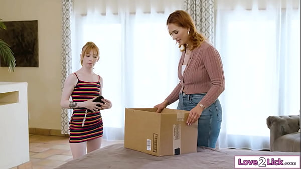 Nonton After Bringing Up Memories Petite Teen Stepdaughter Madi Collins Gives Her Busty Stepmom Siri Dahl A Hug.the Sexual Tension Turn Into A Kiss And More thumbnail